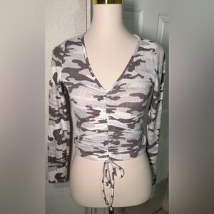 Liv & Lottie Camouflage Knit Cropped V-Neck Drawstring Blouse Long Sleeve S